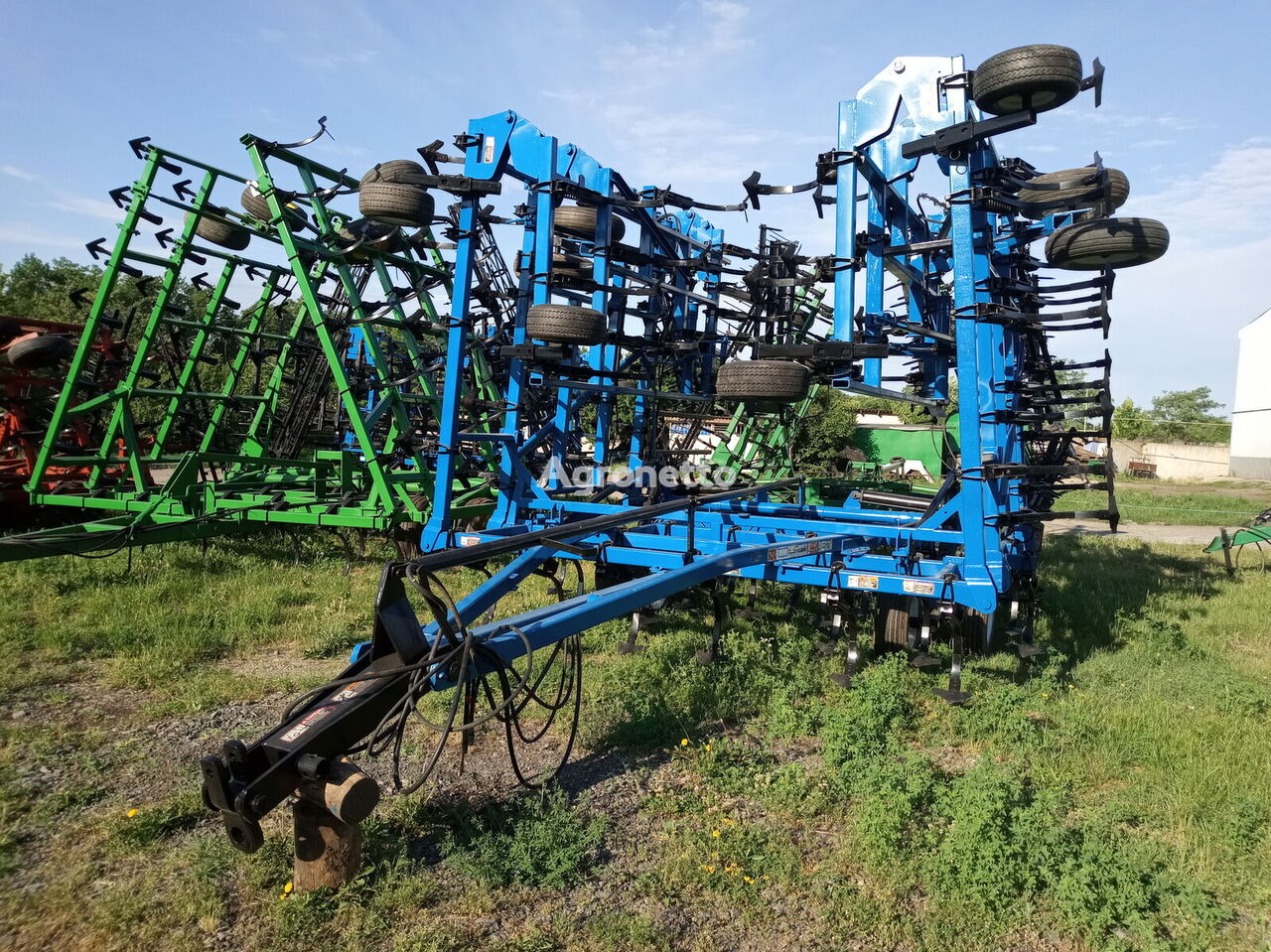 Case IH Tiger mate    13.4metrov cultivator