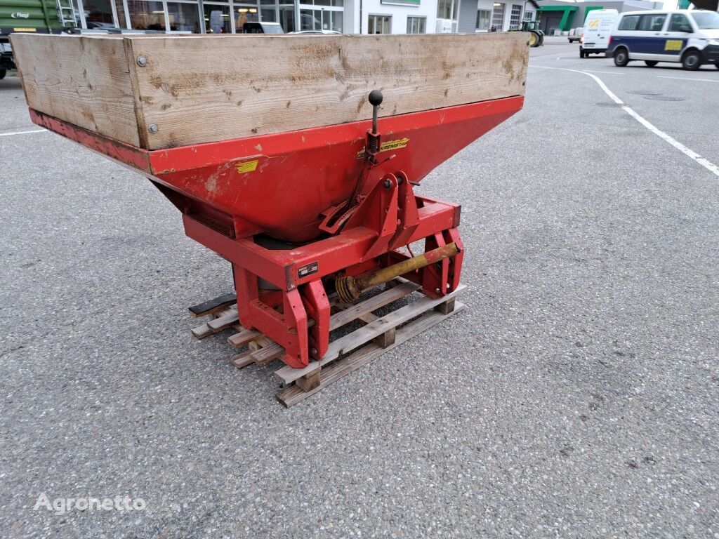 Rauch MDS 701 mounted fertilizer spreader