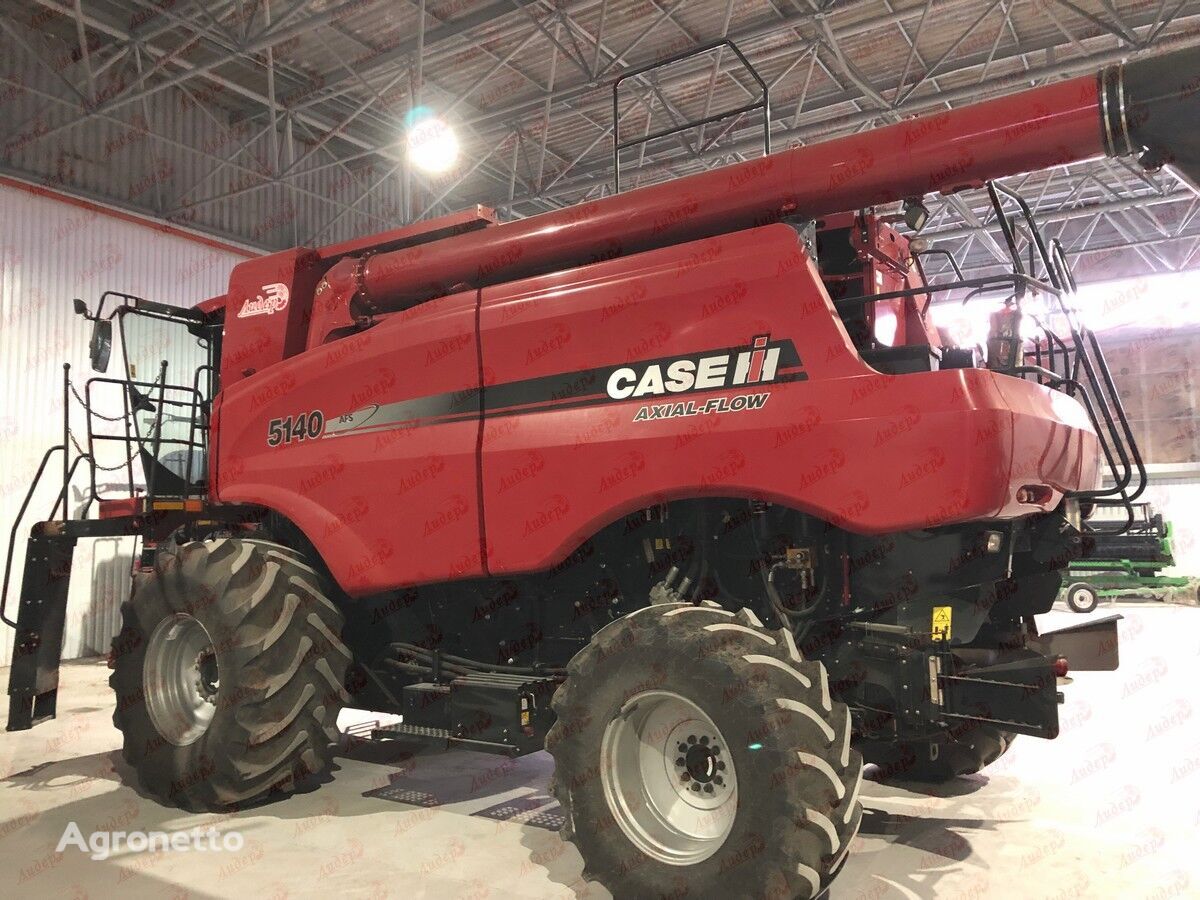 Case IH 5140 grain harvester