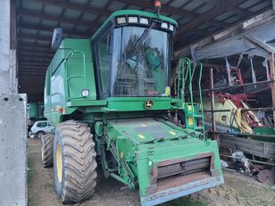 John Deere 9560 WTS grain harvester
