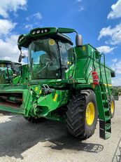 John Deere Т660 grain harvester