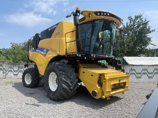 new New Holland CR 8.90 grain harvester
