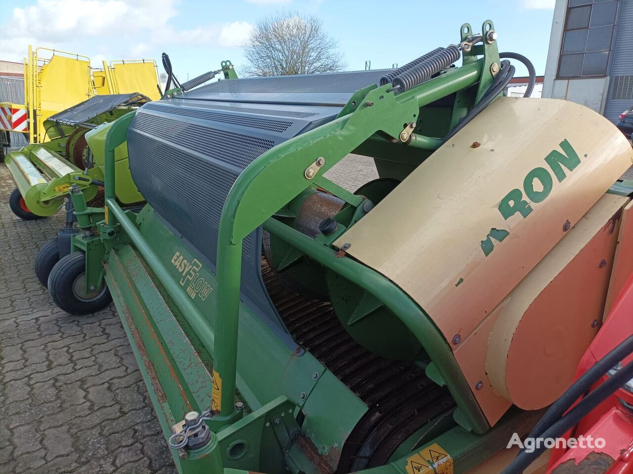 Krone Easy Flow  pickup header