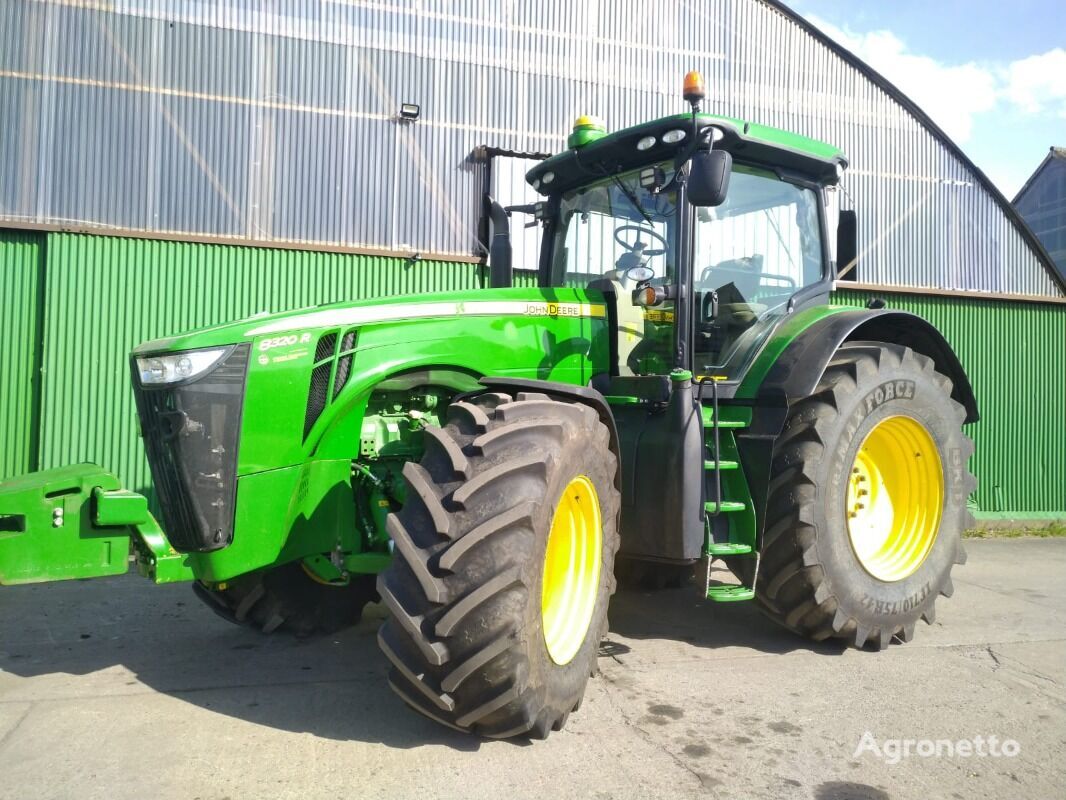 John Deere 8320 R wheel tractor
