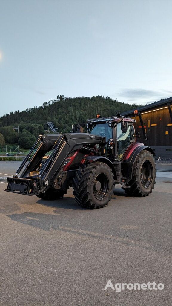 Valtra T235 wheel tractor